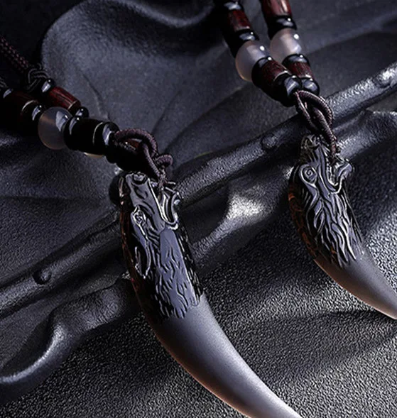 Collar con colgante de diente de lobo de obsidiana helada natural para hombre, amuleto de protección y estilo único.