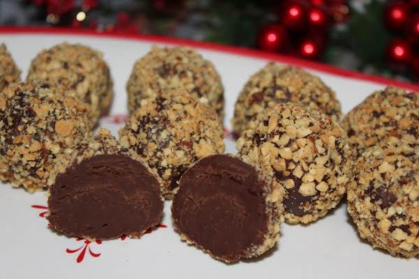 Chocolate Amaretto Almond Truffles_image