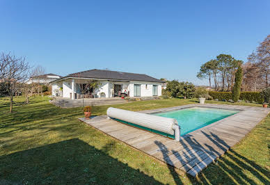 Maison avec piscine et terrasse 17