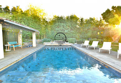 Villa with pool 10