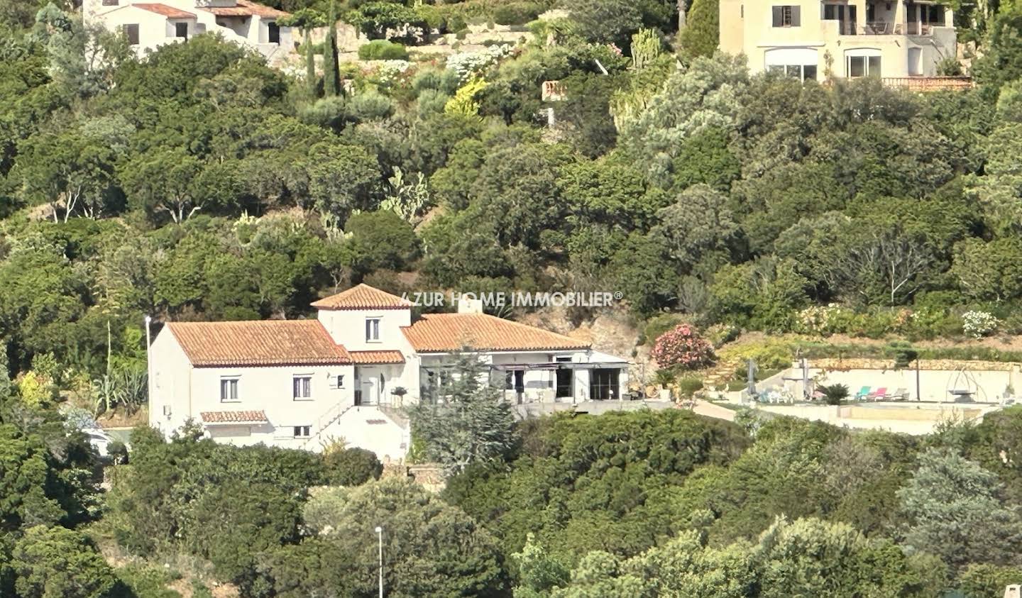 Villa avec piscine et terrasse Les issambres