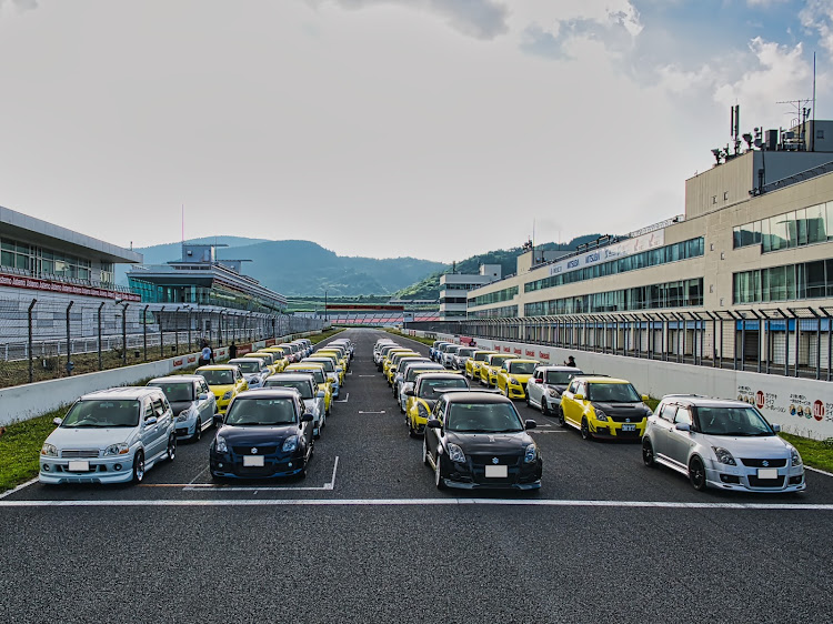 スイフトスポーツのオートポリスパレードラン・楽しかった1日・また集まりましょう😄・熱中症に注意に関するカスタム事例の投稿画像1枚目
