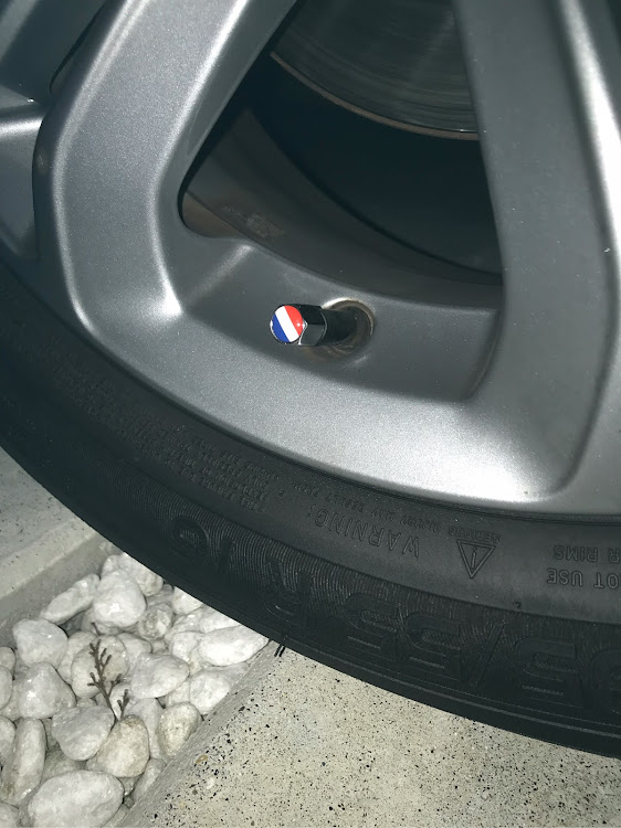208のホイール交換・タイヤ交換に関するカスタム事例の投稿画像1枚目