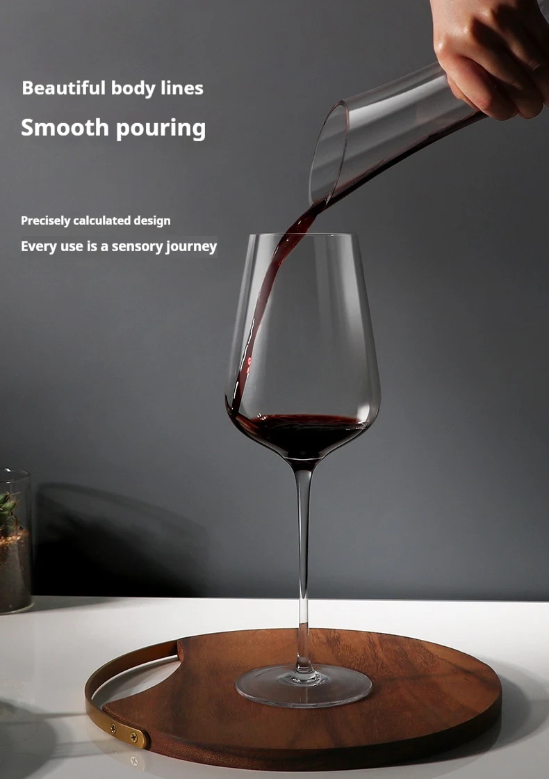 Title 4, Elegante Decantador de Vino Prismático de Crist...