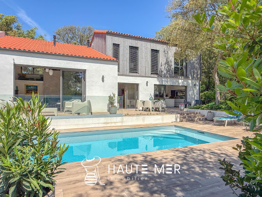 House with pool and garden 2
