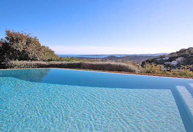 Villa avec piscine et jardin 1