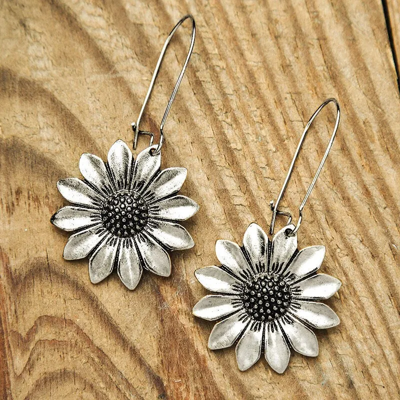 Retro driedimensionale zonnebloem oordruppels, een charmante toevoeging aan je sieradencollectie, perfect voor een vleugje retro glamour.