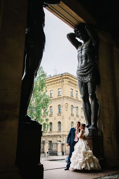 Fotografo di matrimoni Lyubov Sun (leukocyte). Foto del 7 luglio 2016