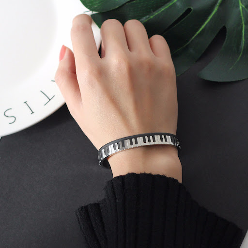 Title 3, Bracelet en noir et blanc de piano de mode