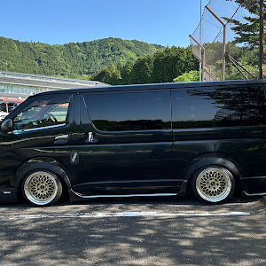 ハイエースバン TRH200V