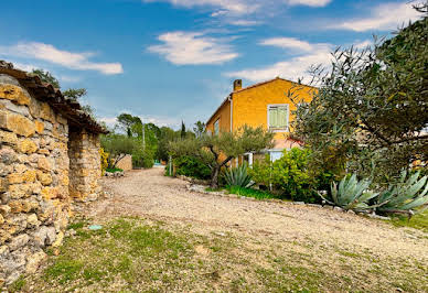 House with pool and terrace 8