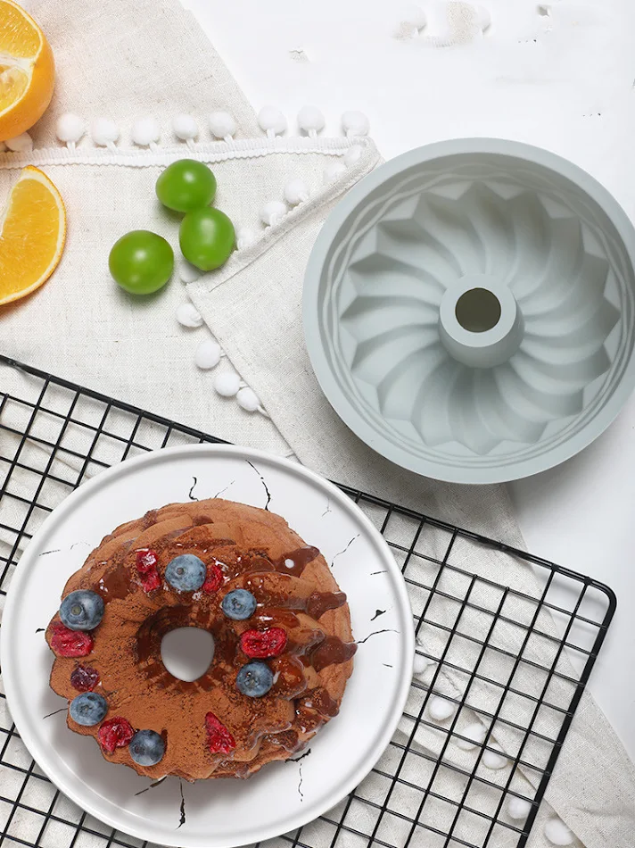 Moule à Savarin de Six ou Huit Pouces Créez des Gâteaux Parfaits Sans Effort Revêtement Antiadhésif pour des Résultats Idéaux Résistant à la Chaleur