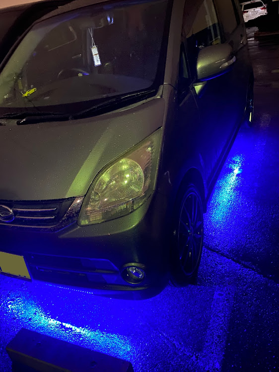 ムーヴの雨あがり・LED・駐車場にてに関するカスタム事例の投稿画像1枚目