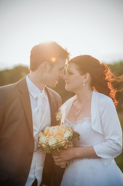 Fotógrafo de bodas Daniel Cseh (tothemoonandback). Foto del 11 de agosto 2016