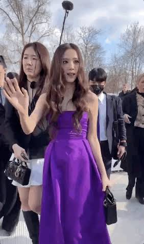 BLACKPINK's Jisoo stuns at Dior Couture show at Paris Fashion Week