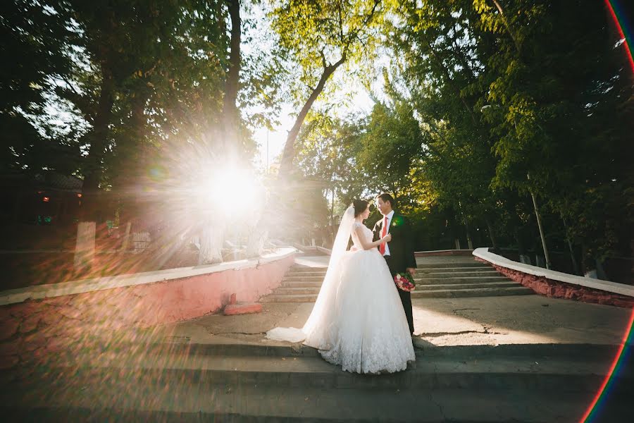 結婚式の写真家Adilet Topchubaev (atop)。2018 2月23日の写真