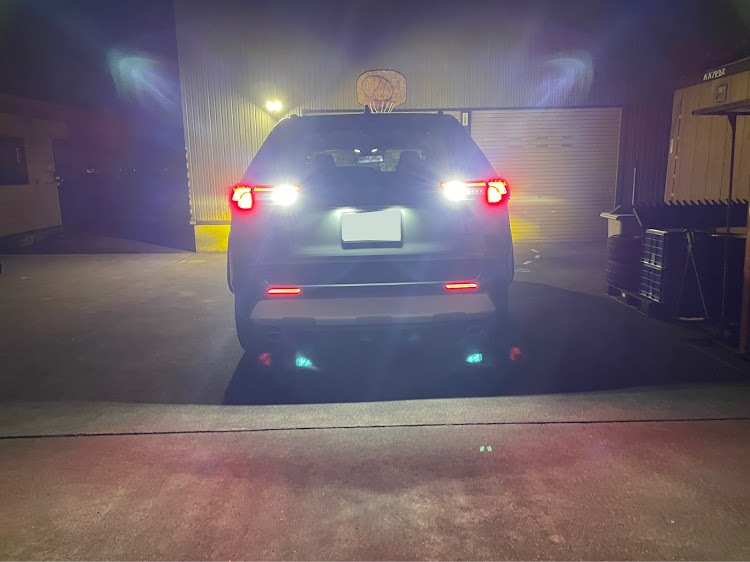 RAV4のRAV4乗りさんと繋がりたい・fcl・LEDバックライトに関するカスタム事例の投稿画像1枚目