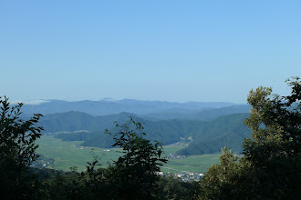 百里ヶ岳（中央奥）方面