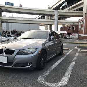 320i