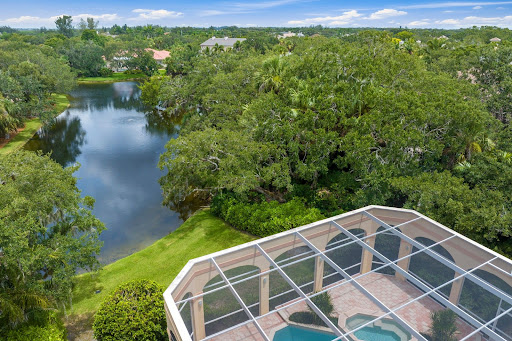 House with pool and garden 4