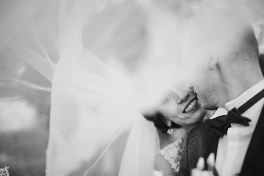 Fotografo di matrimoni Miram Utegenov (miram). Foto del 16 gennaio 2016