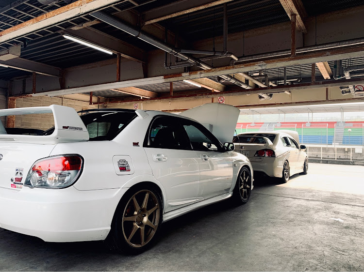 インプレッサ WRX STIの岡山国際サーキット・FD2　タイプＲ・86・走行会・サーキットが楽しいすぎに関するカスタム事例の投稿画像2枚目