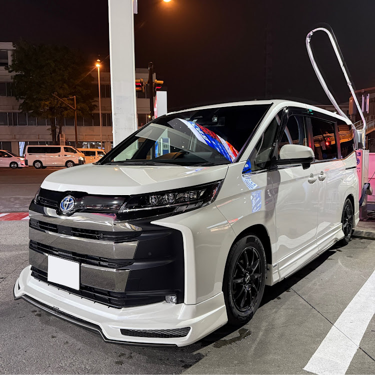 ノアの洗車・ホイール替えたい・車高下げたい欲・ホイール売却予定・物欲注意に関するカスタム事例の投稿画像1枚目
