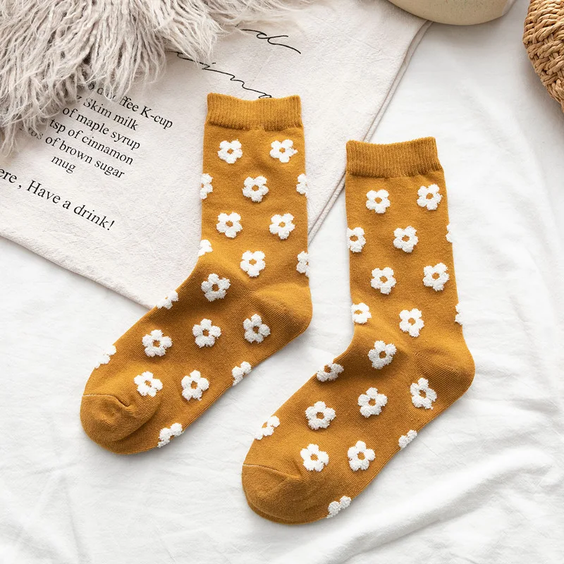 Nouveaux produits chaussettes coton japonais tridimensionnel petites fleurs dames moyen Tube personnalité mode