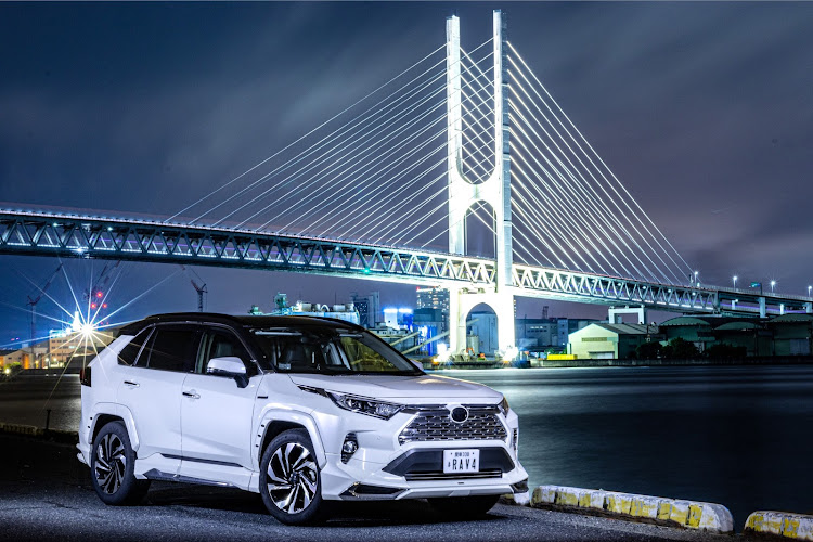 RAV4の白い橋・埠頭撮影・結構お気に入り・Canon EOS Kiss X10に関するカスタム事例の投稿画像2枚目