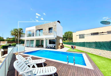 House with pool and terrace 4