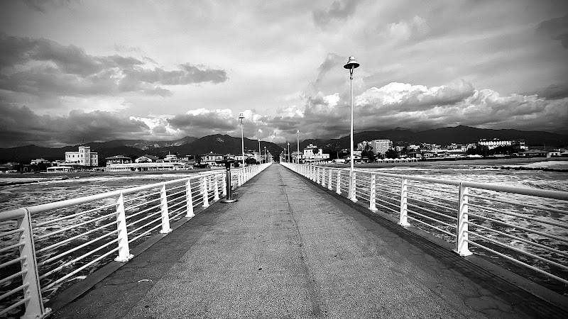 Marina di Massa on the road over the bridge di guido65