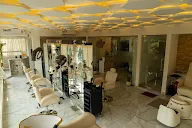 Golden Hive Luxury Unisex Salon photo 4