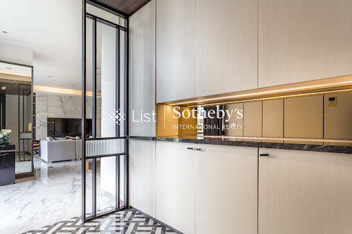 Modern living space with built-in cabinets - Rent this luxury apartment / penthouse in Bangkok, 3 bedrooms