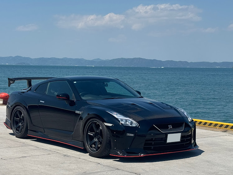 NISSAN GT-Rのドライブ・トップシークレット・RCF・カスタムに関するカスタム事例の投稿画像1枚目