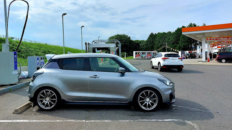 スイフトスポーツのスイスポ楽しい車🚗💨・束の間の晴れ間に洗車・綺麗が一番・スイスポ乗りと繋がりたいに関するカスタム事例の投稿画像3枚目