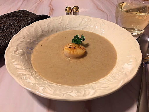 A delicious and elegant scallops and roasted chestnut soup to serve to your guests during the Holidays.