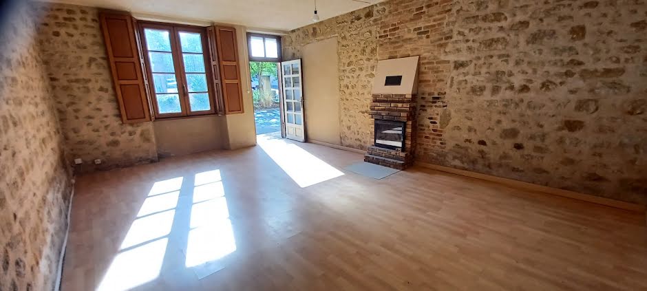 Location  maison 3 pièces 95 m² à Buxières-les-Mines (03440), 380 €