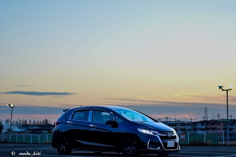フィットのローガン・誕生日ですねん・fmp2023で会いましょう・仲良しですが何か？・ご近所レーシングに関するカスタム事例の投稿画像1枚目