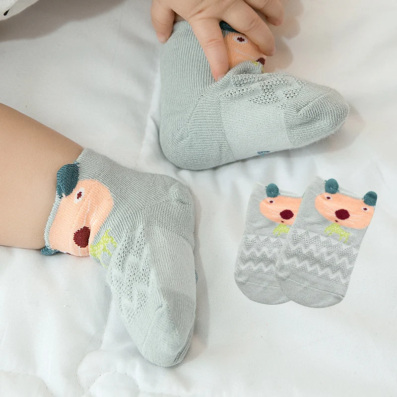 Baby-Socken mit niedrigem Schnitt, flacher Mund, atmungsaktives Mesh, ideal für warme Tage, leicht und bequem für Babys.