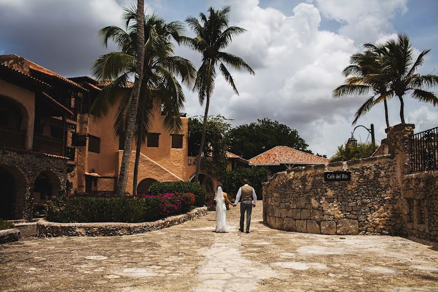 Fotógrafo de casamento Anna Atayan (annaatayan). Foto de 25 de julho 2014