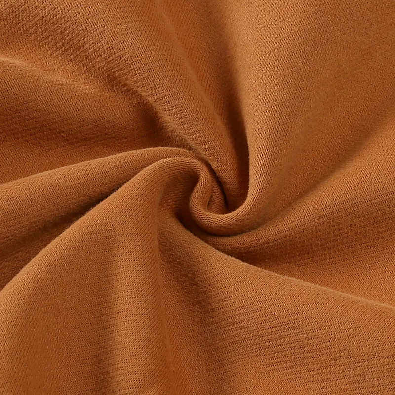 Ensemble deux pièces enfant, pull tendance automne hiver, idéal pour le sport et les loisirs, confortable et stylé pour les enfants.