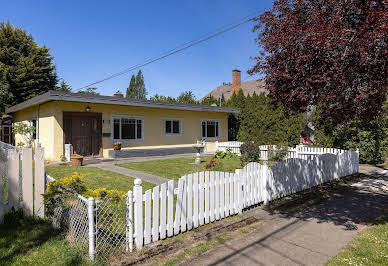 House with garden 12