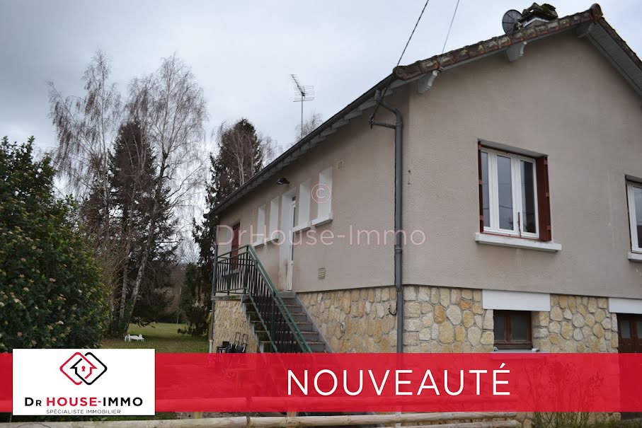 Vente maison 4 pièces 117 m² à Saint-Amand-Montrond (18200), 128 100 €