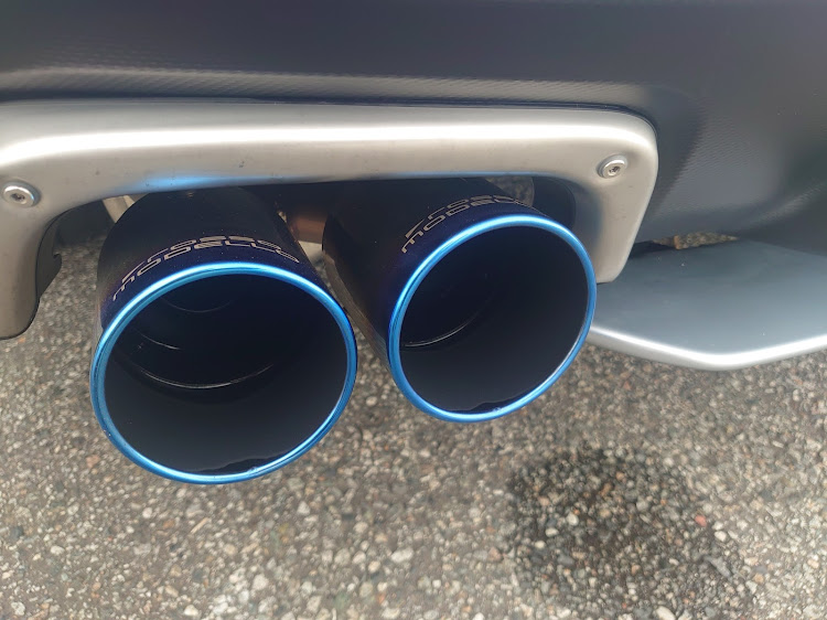 WRX STIのマフラー大百科・ROSSO MODELLO・COLBASO GT-FOURに関するカスタム事例の投稿画像1枚目
