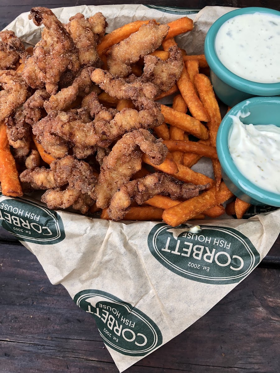 Fried and breaded clams with sweet potatoes.