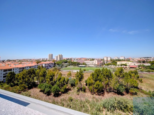 City view with buildings and green spaces - Luxury property for sale in Carcavelos, 3 bedrooms