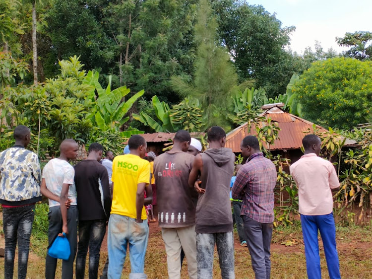 Muruka villagers at the home of a man suspected to molest his 14-year-old step daughter.