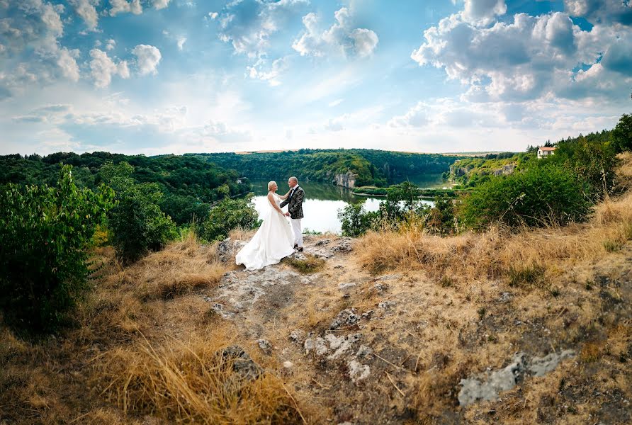 Fotógrafo de casamento Milen Marinov (marinov). Foto de 10 de setembro 2021