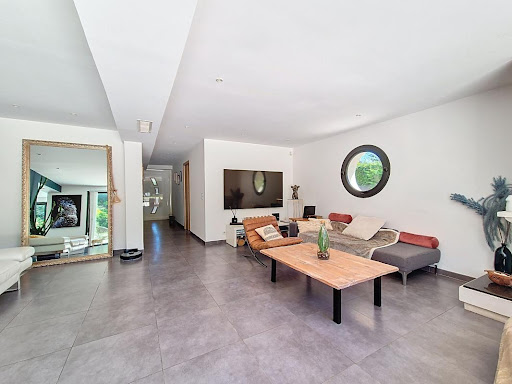 Villa with pool and terrace 2