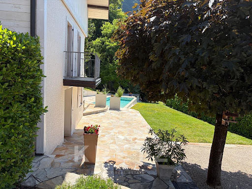 House exterior with pool and garden - House purchase in Verel-Pragondran, 8 rooms, 5 bedrooms